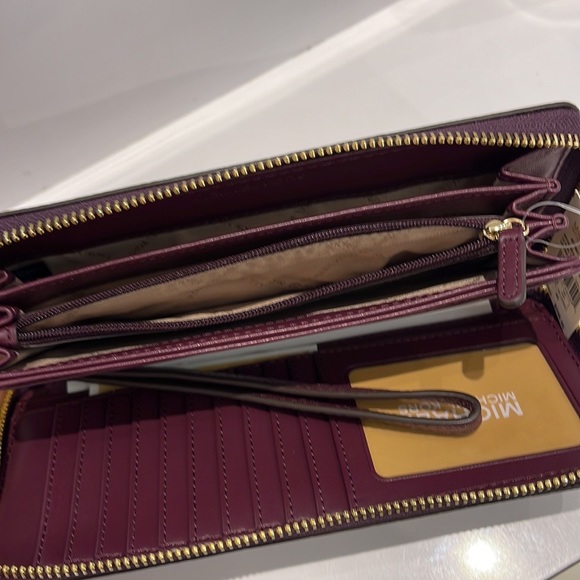 MICHAEL KORS LARGE TRAVEL CONTINENTAL WRISTLET WALLET PHONEHOLDER OXBLOOD - Picture 11 of 16